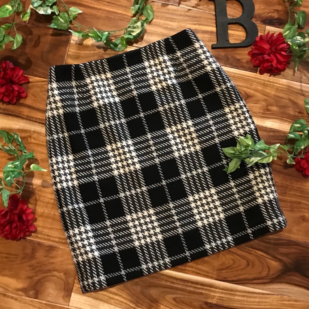 Eddie Bauer Skirt 4 Black White Plaid Straight